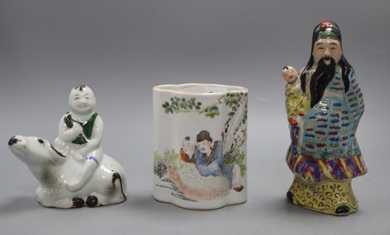A Chinese enamelled brush pot and two Chinese porcelain figures, tallest 20cm